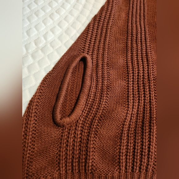 Cape - Picture 5 of 6